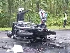 Detik-detik Adu Banteng Maut Moge Vs Bus di Pantura Situbondo