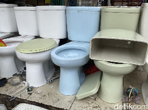Tips Mudah Membersihkan dan Mencegah Kerak di Lubang Kloset Tips Mudah Membersihkan dan Mencegah Kerak di Lubang Kloset