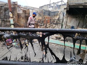 Horor Kebakaran Depo Pertamina Plumpang: Ada Petir, Api Sampai Bau Bensin Horor Kebakaran Depo Pertamina Plumpang: Ada Petir, Api Sampai Bau Bensin