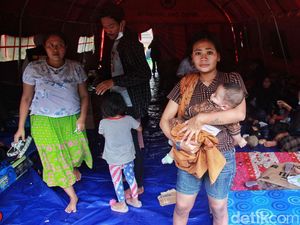 Korban Kebakaran Depo Plumpang Ngungsi di RPTRA Rasela Korban Kebakaran Depo Plumpang Ngungsi di RPTRA Rasela