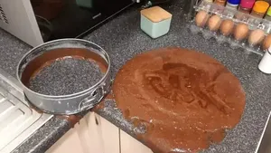 Belum Sempat Matang, 10 Makanan Tumpah Ini Bikin Nyesek