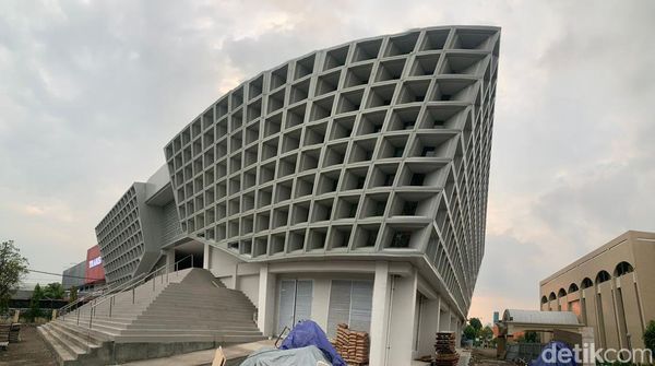 Melihat Lebih Dekat Masjid Islamic Center Jatim yang Didesain Ridwan Kamil