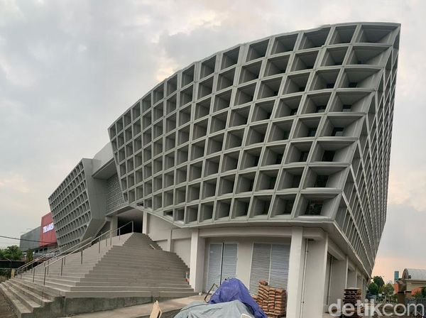 Melihat Lebih Dekat Masjid Islamic Center Jatim yang Didesain Ridwan Kamil