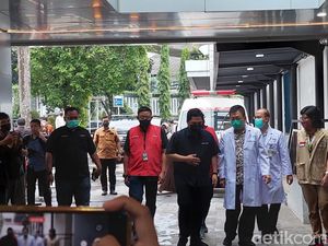 Erick Thohir Jenguk Korban Kebakaran Depo BBM Plumpang di RSPP Erick Thohir Jenguk Korban Kebakaran Depo BBM Plumpang di RSPP