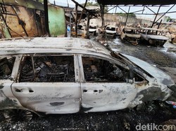 Penampakan Mobil-mobil Hangus Terbakar Akibat Kebakaran Depo Plumpang
