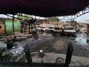 Mobil-Motor Hangus Imbas Kebakaran Depo Plumpang Mobil-Motor Hangus Imbas Kebakaran Depo Plumpang