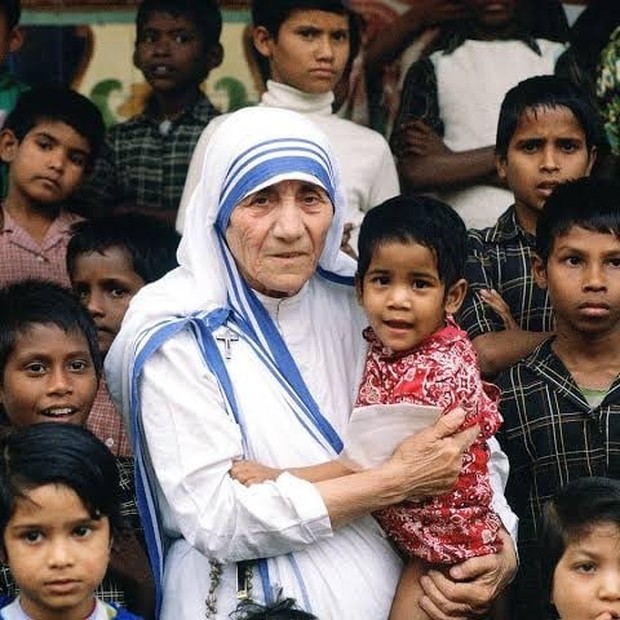 Mother Teresa devoted her life to helping poor people, especially in Kalkota India selflessly/Photo: instagram.com/mother_theresa_saint_of_india