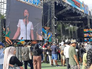 Nadin Amizah Temani Senja Wargi Bandung di Now Playing Festival Nadin Amizah Temani Senja Wargi Bandung di Now Playing Festival