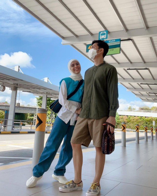 Nycta Gina dengan Sang suami/Sumber: IG @missnyctagina