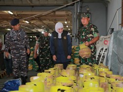 Bantuan Logistik Atasi Krisis Masalembu Diberangkatkan dengan KRI Soeharso