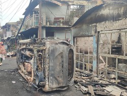 Ada Mobil Terbalik dan Hangus Terbakar di TKP Kebakaran Depo BBM Plumpang