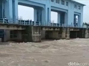 Bengawan Solo di Lamongan Siaga Merah