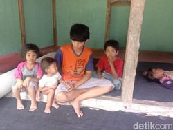 Pilu Remaja di Bangkalan, Putus Sekolah Demi Rawat Ibu ODGJ-3 Adik Balita