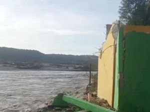 3 Rumah Hanyut Diterjang Banjir di Takari Kupang 3 Rumah Hanyut Diterjang Banjir di Takari Kupang