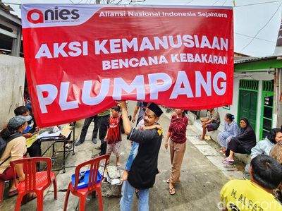 Spanduk Anies Hiasi Permukiman Terdampak Kebakaran Depo Plumpang
