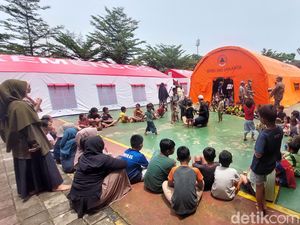 Sudin PPAPP Jakut Beri Trauma Healing ke Anak-anak Korban Kebakaran Plumpang Sudin PPAPP Jakut Beri Trauma Healing ke Anak-anak Korban Kebakaran Plumpang