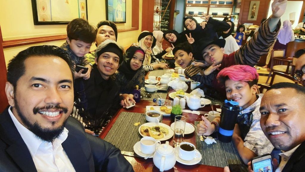 Sunan Kalijaga Kulineran Seru Bareng Keluarga hingga Gen Halilintar Sunan Kalijaga Kulineran Seru Bareng Keluarga hingga Gen Halilintar