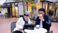 Syahrini dan Reino Barack Anniversary Ke-4, Intip Momen Kuliner Mewahnya!
