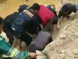 Pria di Batam Tewas Tertimbun Longsor saat Sedang Mancing