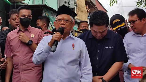 Wakil Presiden (Wapres) Ma'ruf Amin meninjau lokasi kebakaran Depo Pertamina Plumpang, Jakarta Utara