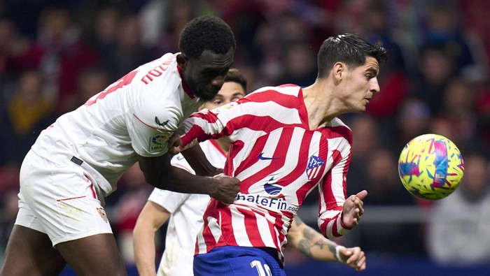 MADRID, SPAIN - MARCH 04: Alvaro Morata of Atletico de Madrid battle for the ball with Tanguy Nianzou  of Sevilla FC during the LaLiga Santander match between Atletico de Madrid and Sevilla FC at Civitas Metropolitano Stadium on March 04, 2023 in Madrid, Spain. (Photo by Diego Souto/Quality Sport Images/Getty Images)