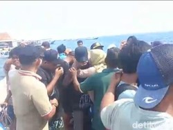 Tangis Haru Sambut Kepulangan Awak KM Baruna Jaya Raya ke Sapeken Sumenep