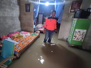 Masih Siaga Merah, Bengawan Solo Lamongan Banjiri 358 Rumah Warga Masih Siaga Merah, Bengawan Solo Lamongan Banjiri 358 Rumah Warga