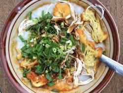 4 Racikan Bubur Ayam Tradisional, Khas Bandung hingga Cirebon