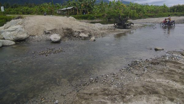 Duh, Jalan Desa Ini Putus Dihantam Aliran Air Sungai