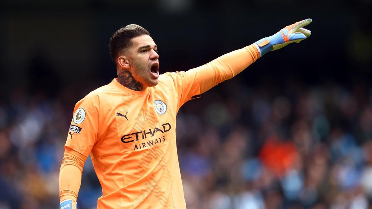 Ederson mungkin saja akan meninggalkan Manchester City demi bermain di Al Ittihad. (Foto: REUTERS/CARL RECINE)