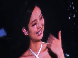 Jennie BLACKPINK Bikin Heboh Pakai Plester Chanel Sebelum Konser di Jakarta