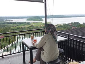 Kafe Anti Galau Suguhkan Pemandangan Alam dan City Light Cirebon