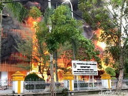 Pj Wali Kota Pekanbaru Pastikan Tak Ada Korban Jiwa dalam Kebakaran MPP
