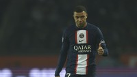 Urutan pertama ditempati Kylian Mbappe (24). Penyerang Paris Saint-Germain itu mengantongi 120 juta Dolar, jauh melampaui empat atlet sebelumnya. Foto: Aurelien Morissard/AP