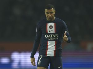 Mbappe Jadi Top Skor PSG, lalu Kasih Jersey ke Lawan yang Berduka Mbappe Jadi Top Skor PSG, lalu Kasih Jersey ke Lawan yang Berduka