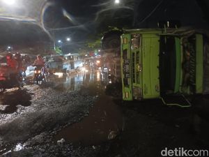 Truk Terbalik di Jalan Makassar-Maros, BBPJN Ungkap gegara Kelebihan Muatan Truk Terbalik di Jalan Makassar-Maros, BBPJN Ungkap gegara Kelebihan Muatan