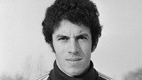 Mantan pemain Aljazair, Mustapha Dahleb, juga masuk dalam daftar top skor PSG dengan torehan 98 gol. (Foto: Universal/Corbis/VCG via Getty Images)