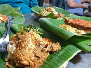 Sedap! Nasi Lonte dengan Sambal Setan yang Pedas Menggigit di Medan Sedap! Nasi Lonte dengan Sambal Setan yang Pedas Menggigit di Medan