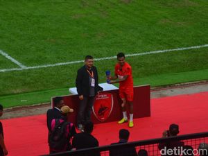 2 Pemain PSM Makassar Terima Penghargaan Pemain Terbaik Liga 1 Desember 2022 2 Pemain PSM Makassar Terima Penghargaan Pemain Terbaik Liga 1 Desember 2022