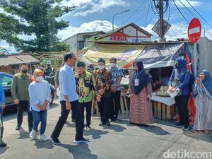 Cek Harga Pangan di Pasar Baleendah, Jokowi: Ada Kenaikan Cabai
