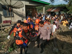 Santriwati yang Terseret Arus Sungai di Tapsel Ditemukan Tewas