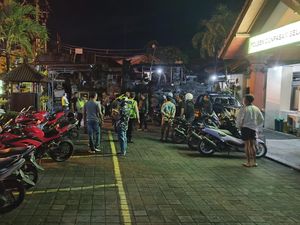 Razia Dini Hari Polsek Densel, 17 Pengendara Ditindak-7 Motor Ditahan Razia Dini Hari Polsek Densel, 17 Pengendara Ditindak-7 Motor Ditahan