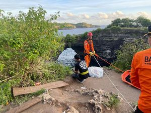 Terulang, Turis India Tewas Jatuh di Broken Beach Nusa Penida Terulang, Turis India Tewas Jatuh di Broken Beach Nusa Penida