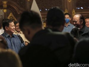 Tawa Prabowo-Surya Paloh Sebut Penundaan Pemilu Tak Masuk Akal Tawa Prabowo-Surya Paloh Sebut Penundaan Pemilu Tak Masuk Akal