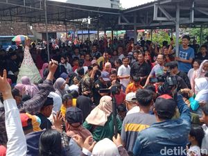 Serunya Berebut Gunungan Legondo saat Grebeg Ki Ageng Perwito Ngreden Klaten
