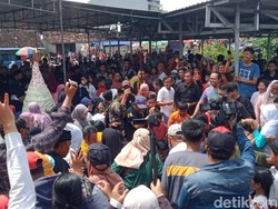 Serunya Berebut Gunungan Legondo saat Grebeg Ki Ageng Perwito Ngreden Klaten