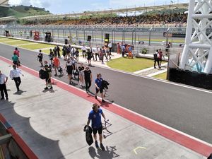 Red Flag Warnai Superpole Race WSBK Mandalika, Motor Lowes Hancur Red Flag Warnai Superpole Race WSBK Mandalika, Motor Lowes Hancur