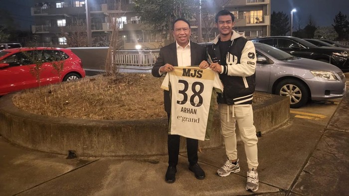 Menpora Zainudin Amali bertemu pemain Timnas Indonesia Pratama Arhan di Tokyo, Jepang.