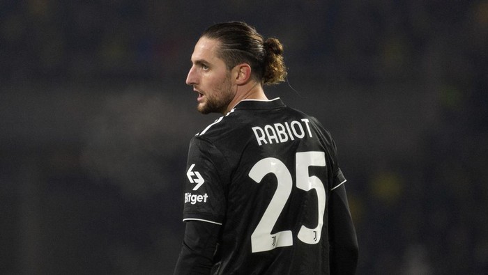 Juventus Adrien Rabiot looks on during the Europa League play-off second leg soccer match between Nantes and Juventus at the La Beaujoire stadium, Thursday, Feb.23, 2023 in Nantes, western France. (AP Photo/Mathieu Pattier)