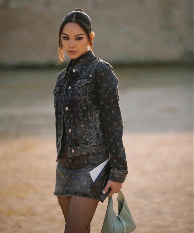 Penampilan Gorgeous Alyssa Daguise di Fashion Show Givenchy